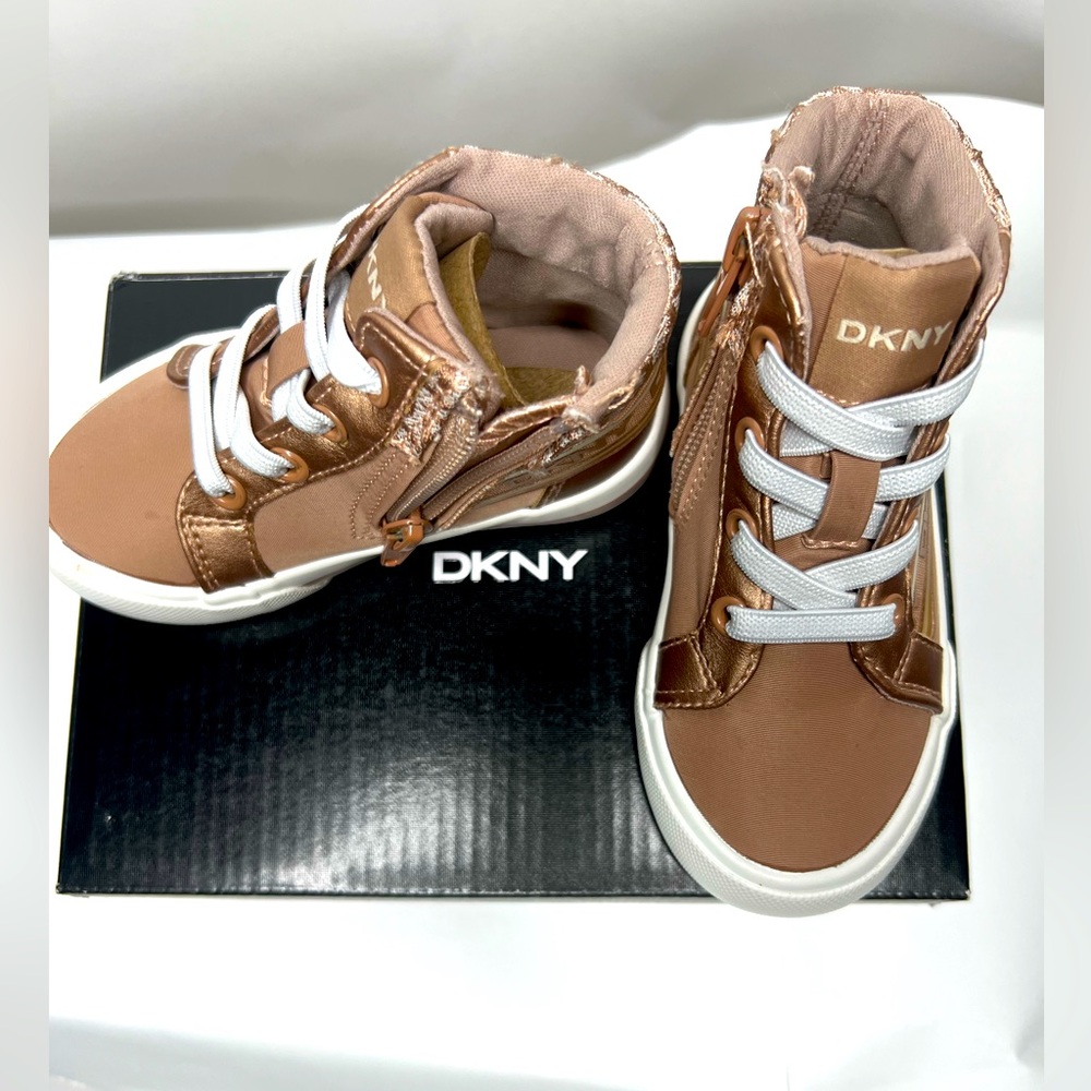 DKNY NEW Sneakers Girls Beige